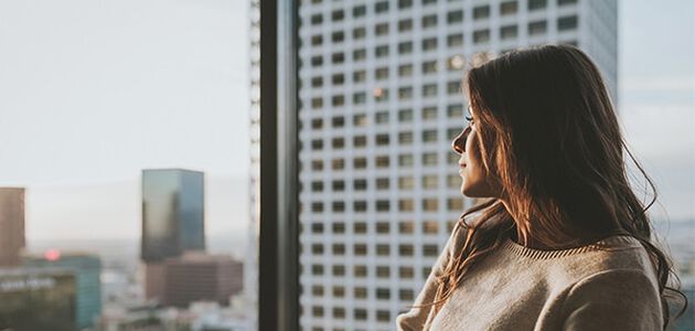 visage femme facteurs environnementaux