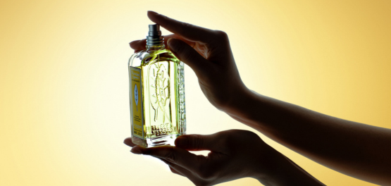 1. Breng je parfum voorzichtig aan, zonder te wrijven